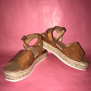 BRAND NEW Platform sandals with espadrille bottoms